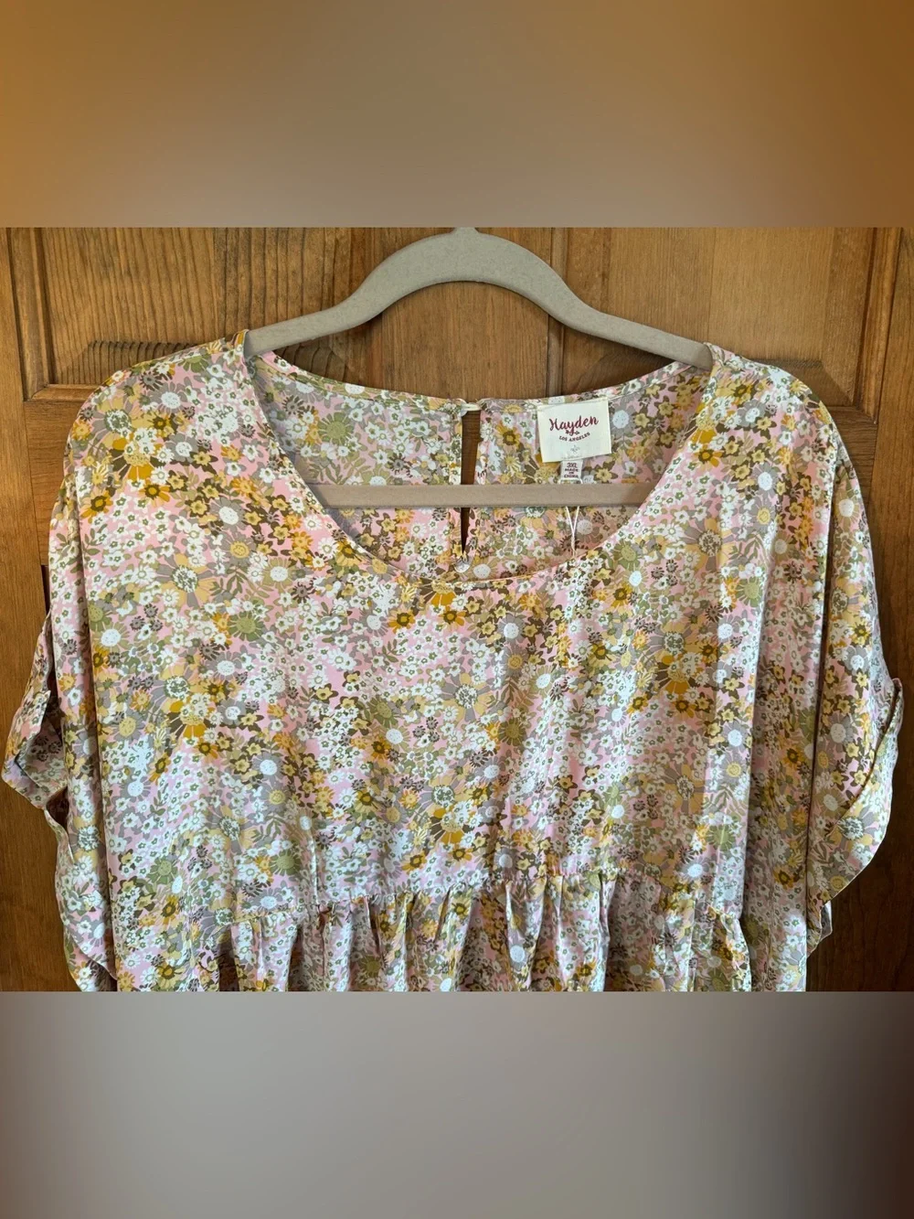 Hayden Los Angeles Ditzy Floral Babydoll
Blouse - Size 3X NWTs - Picture 4 of 12